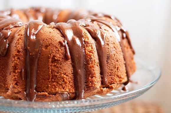peanut butter banana pound cake with nutella glaze recipe picture (buns in my oven)