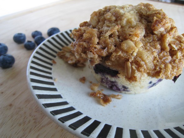 BLUEBERRY MUFFINS WITH OATMEAL CRUMBLE recipe
