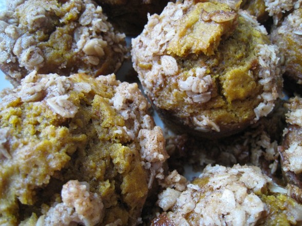 PUMPKIN MUFFINS WITH OATMEAL CRUMBLE recipe