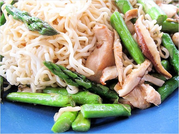 Chicken and Asparagus Lo Mein recipe