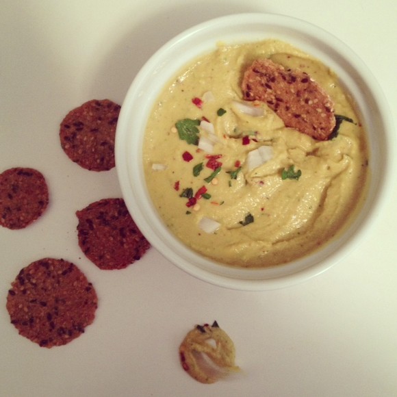 Easy Quick Hummus recipe by The Little Foxes
