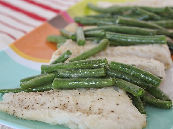 Quick-Baked Cod and Green Beans recipe