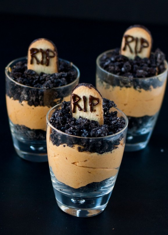 Pumpkin Dirt Pudding (Graveyard Parfaits) recipe photo