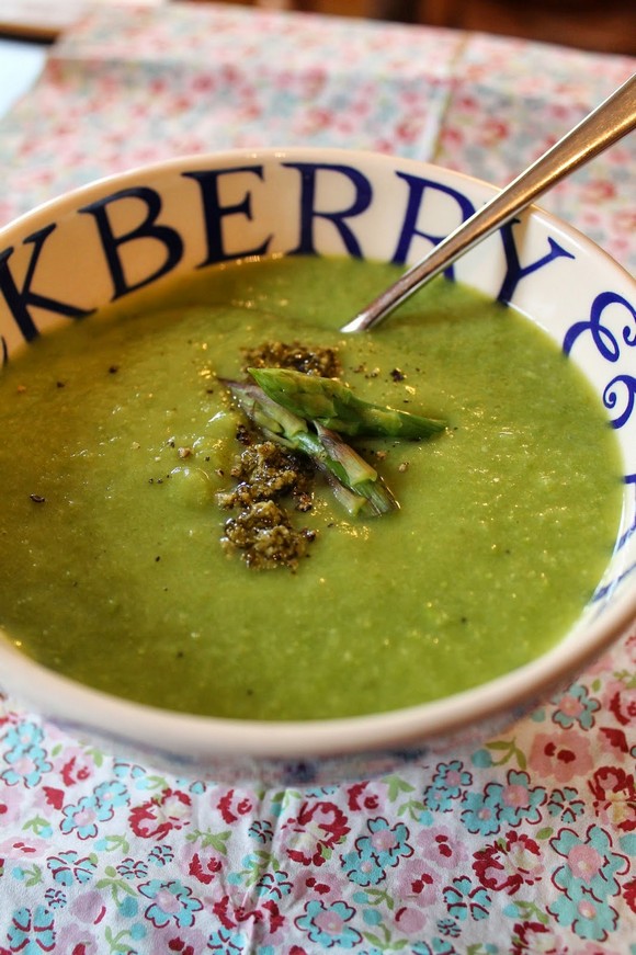 Pea, Asparagus and Pesto Soup recipe photo
