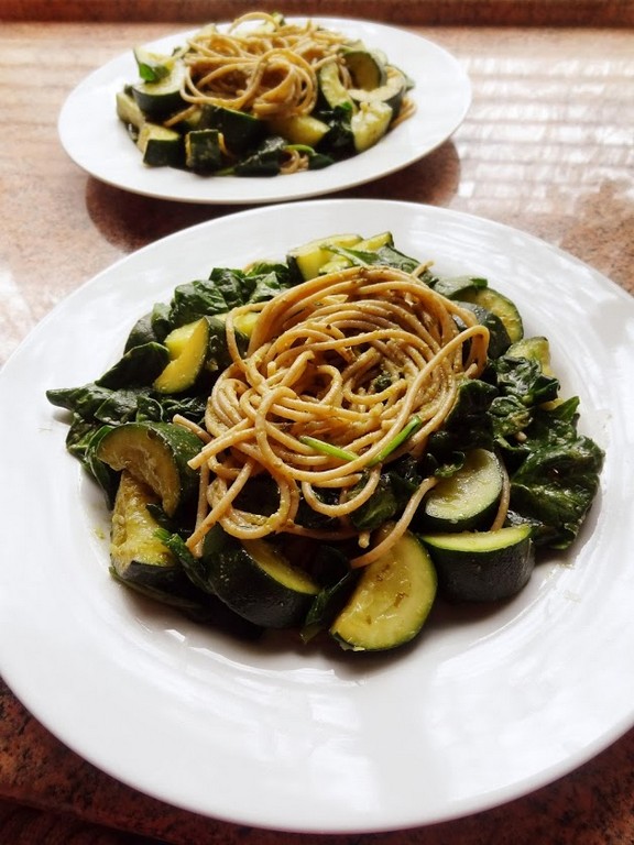 Pesto Spaghetti with Spinach and Zucchini recipe