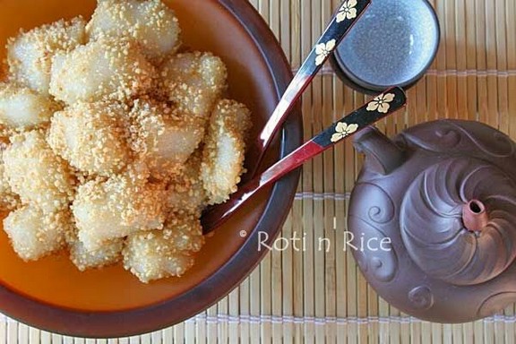 Tender Muah Chee (Mochi) Coated with Peanuts recipe