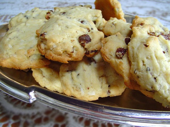 Walnut and Raisin Cookies – 75 calories