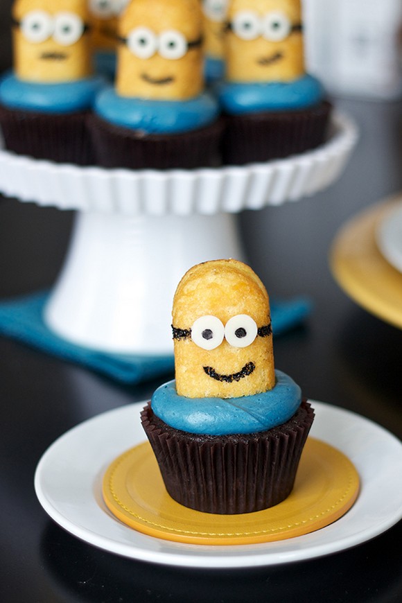 Despicable Me Minion Cupcakes with Twinkies