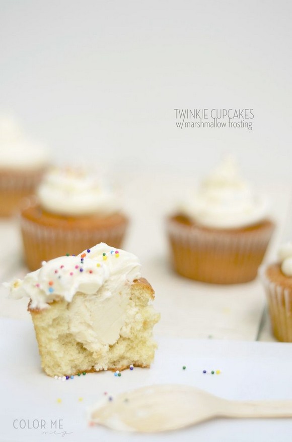 Twinkie Cupcakes & Marshmallow Cream Frosting