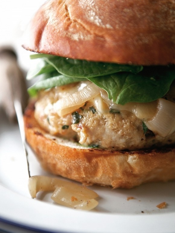 9 Super Bowl Foods That Won't Derail Your Diet - 3. Turkey Burgers