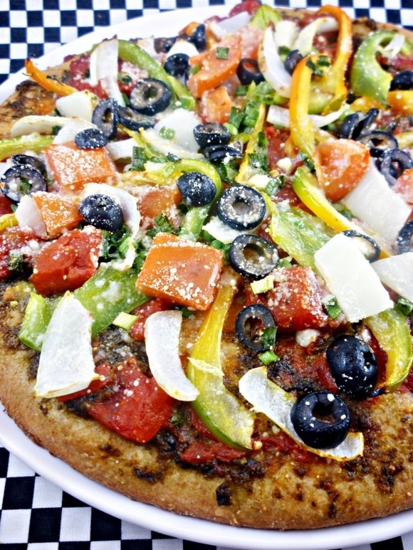 9 Super Bowl Foods That Won't Derail Your Diet - 7. Veggie Pizza