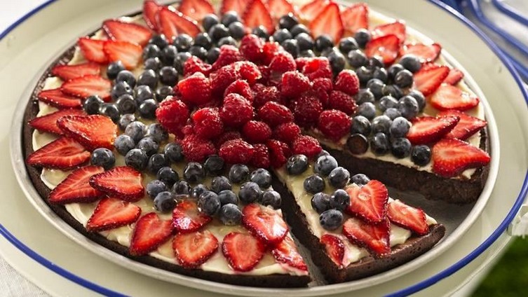 Brownie and Berries Dessert Pizza