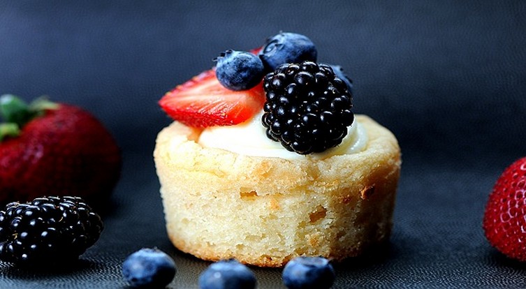 Sugar Cookie Cups with Cheesecake and Fruit