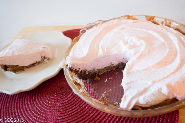 http://www.thesmartcookiecook.com/2015/07/28/strawberry-cream-pie-with-chocolate-chip-cookie-crust/