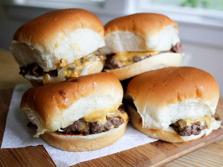Diner-Style Cheeseburger Sliders