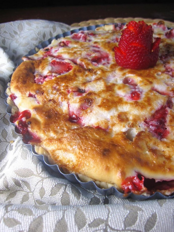 Strawberry Sour Cream Pie