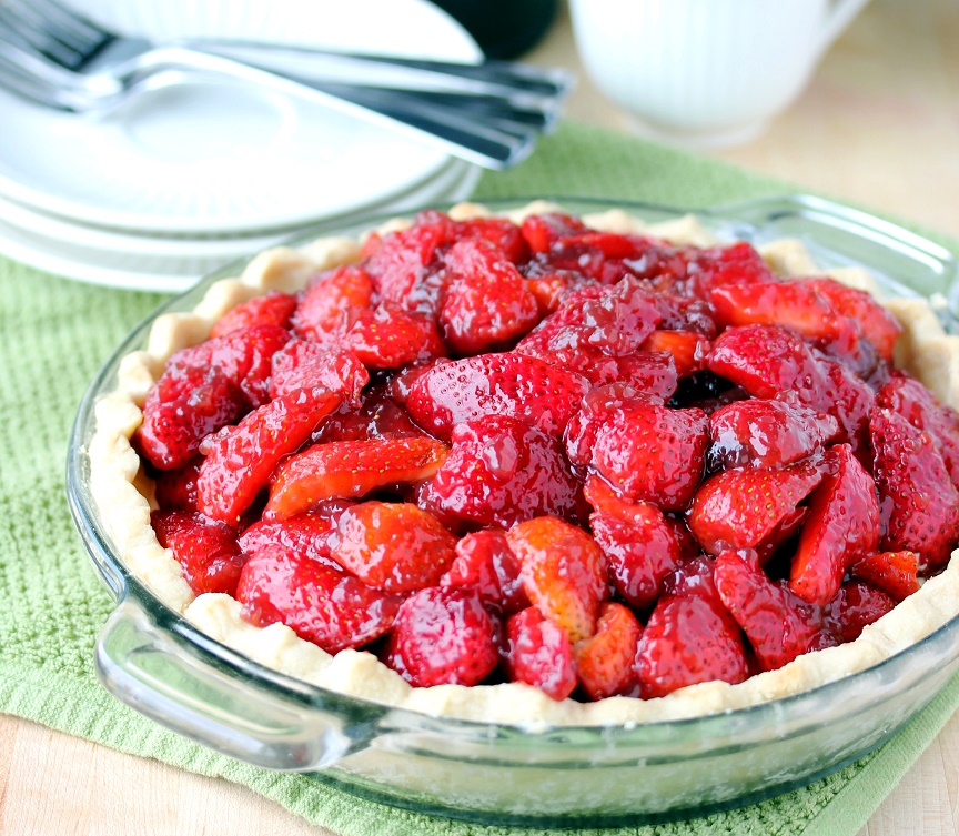 http://lisasdinnertimedish.com/strawberry-cream-pie-with-pomegranate-glaze/
