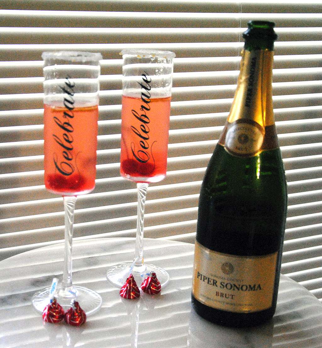 http://www.bonbonrosegirls.com/2016/02/valentine-champagne-cocktail.html