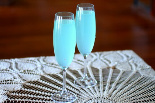 http://www.restlesschipotle.com/easy-cocktail-recipe-tiffany-blue-sparkler/