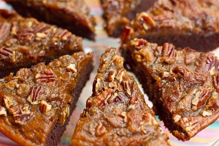 brownie-pumpkin-pie-with-a-crunchy-pecan-topping-recipe-from-ohsheglows
