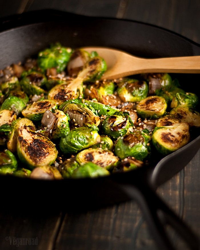 caramelized-brussels-sprouts-with-sesame-seeds-recipe-from-theveganroad