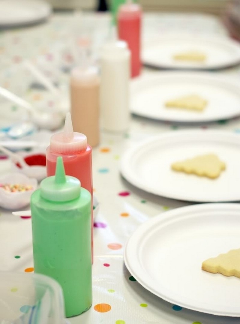 Use condiment bottles filled with icing to decorate cookies