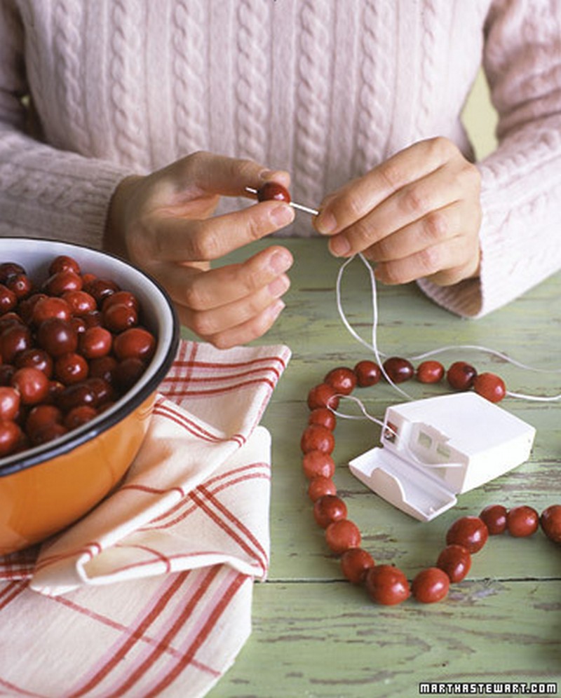 Use dental floss for cranberry or popcorn garlands