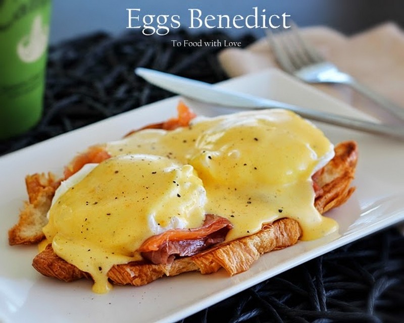 Easy Smoked Salmon Eggs Benedict on Toasted Croissant Recipe
