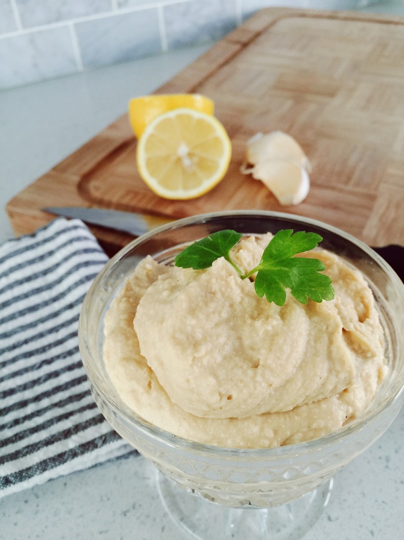 5 Minute Hummus Recipe - Emily Roach