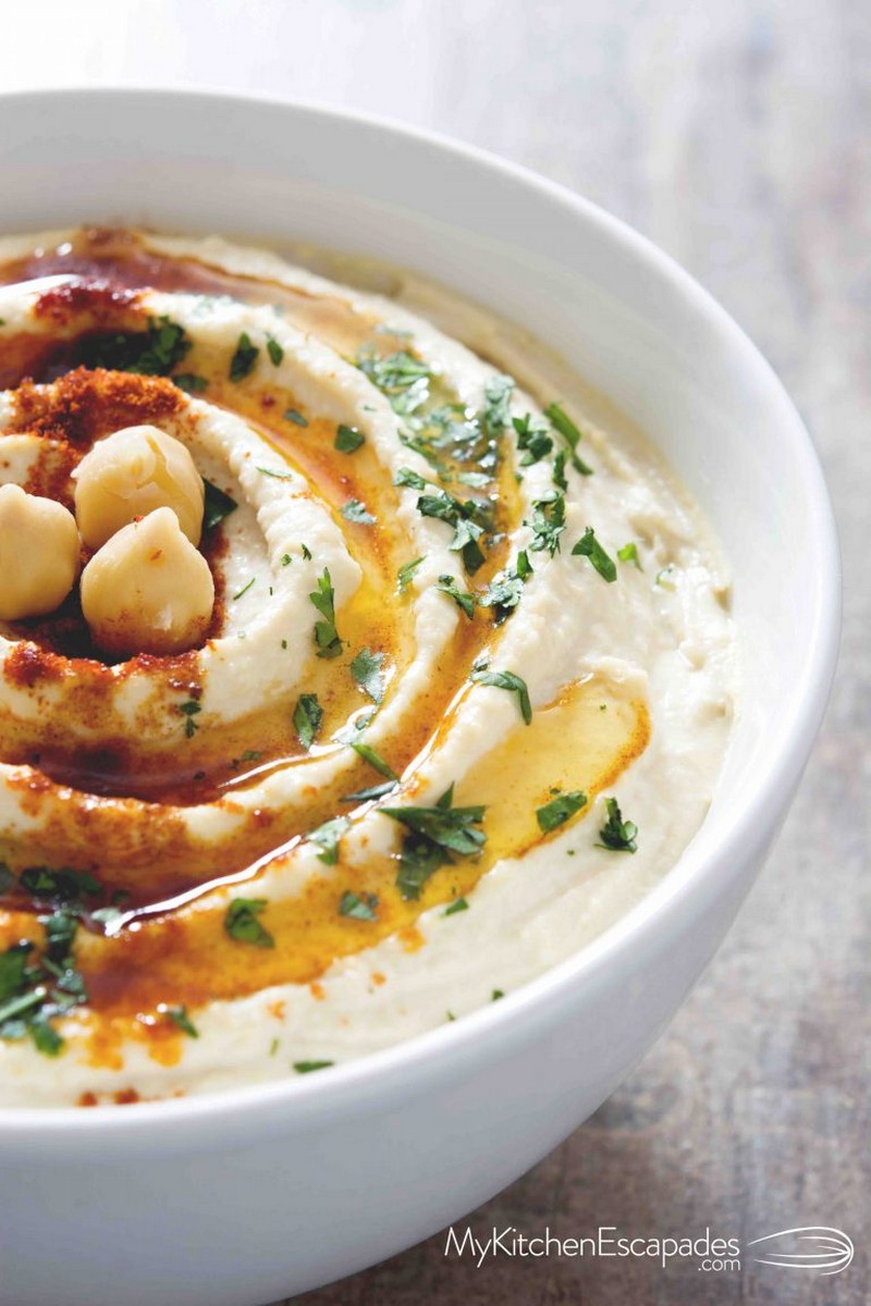 Silky Smooth Garlic Hummus Recipe - My Kitchen Escapades