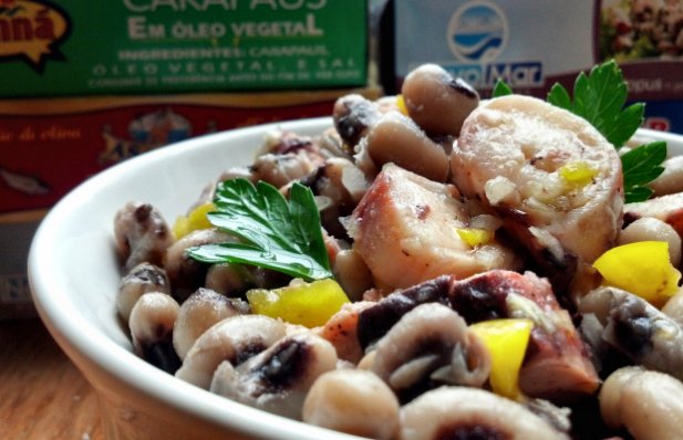 https://portugueserecipes.ca/recipe/456/1/Portuguese-Octopus-Salad-with-Black-Eyed-Peas-Recipe