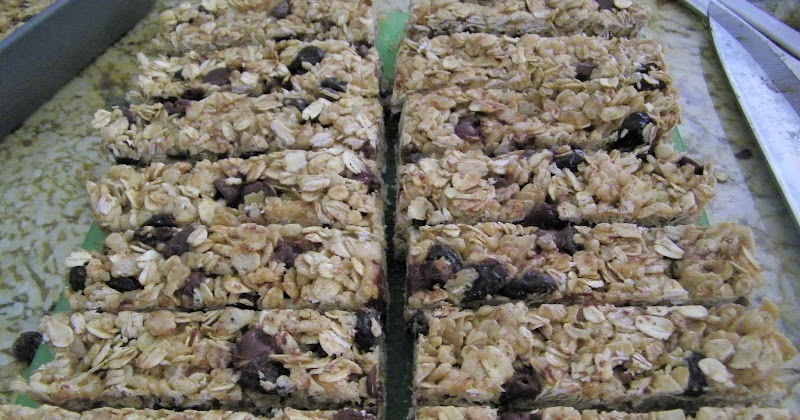 http://1chefmommy.blogspot.com/2012/05/no-bake-oatmeal-raisin-granola-bars.html