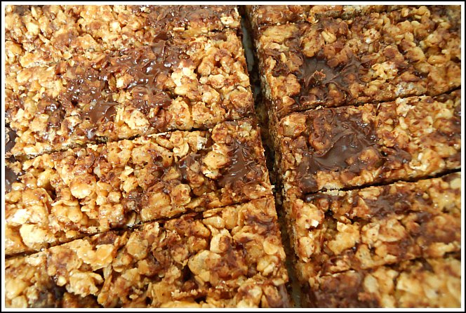 http://andreadekker.com/homemade-granola-bars-the-winning-recipe/
