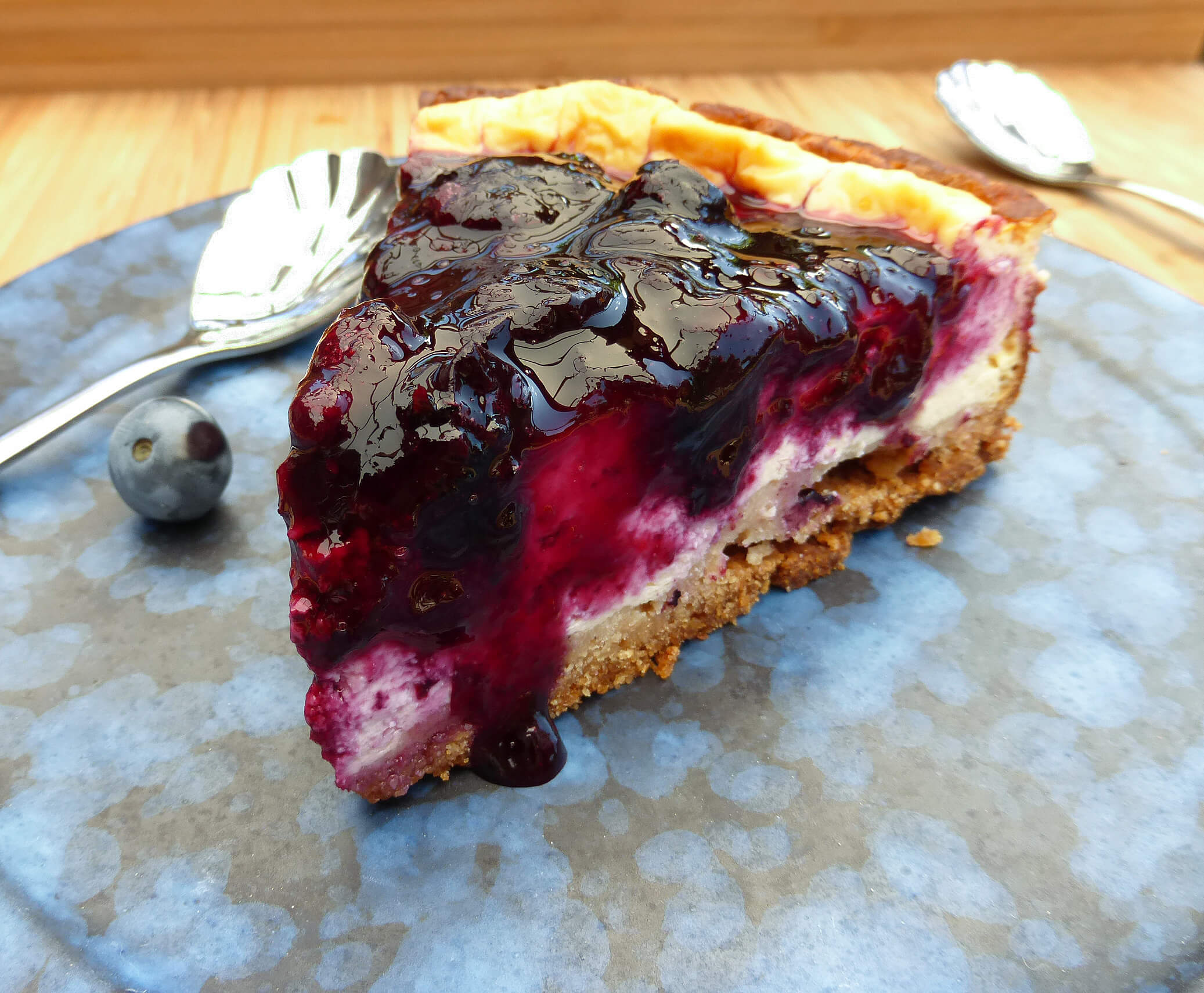 https://www.theculinaryjumble.com/2017/08/06/baked-greek-yoghurt-cheesecake-with-a-fresh-blueberry-compote-no-refined-sugar-and-gluten-free/