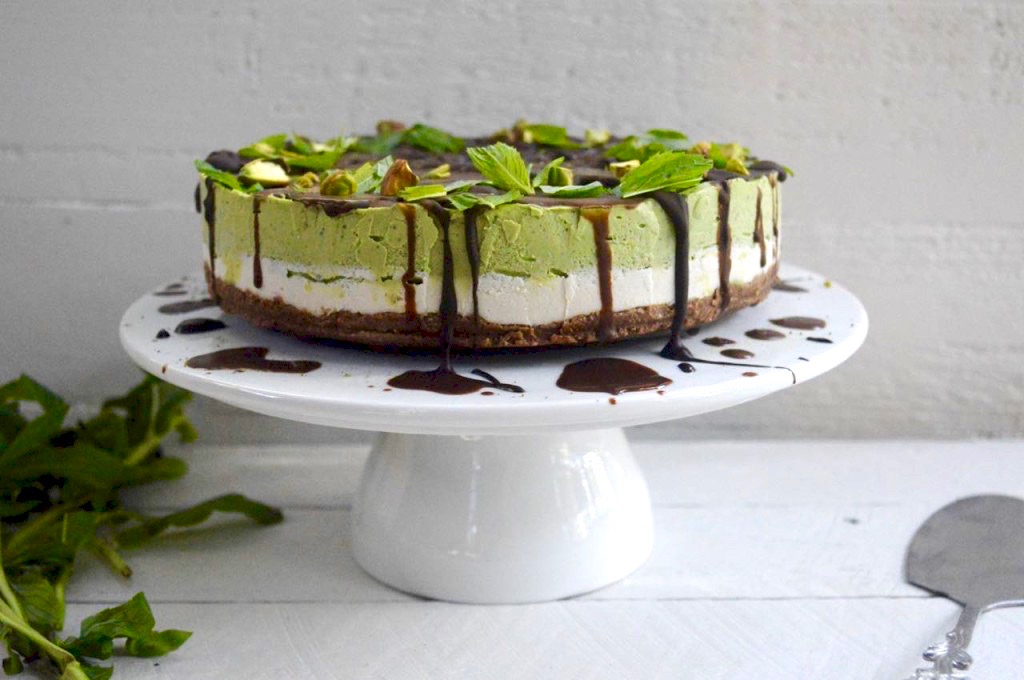 http://www.lifeofgoodness.com.au/raw-matcha-green-tea-mint-cheesecake/