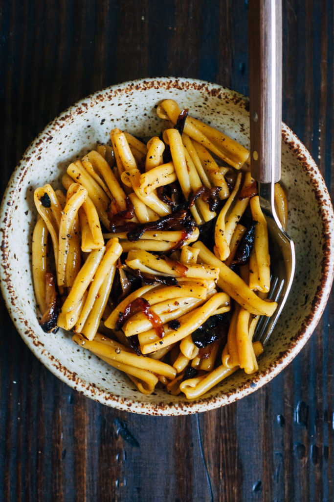 http://wellandfull.com/2016/06/caramelized-onion-pasta/
