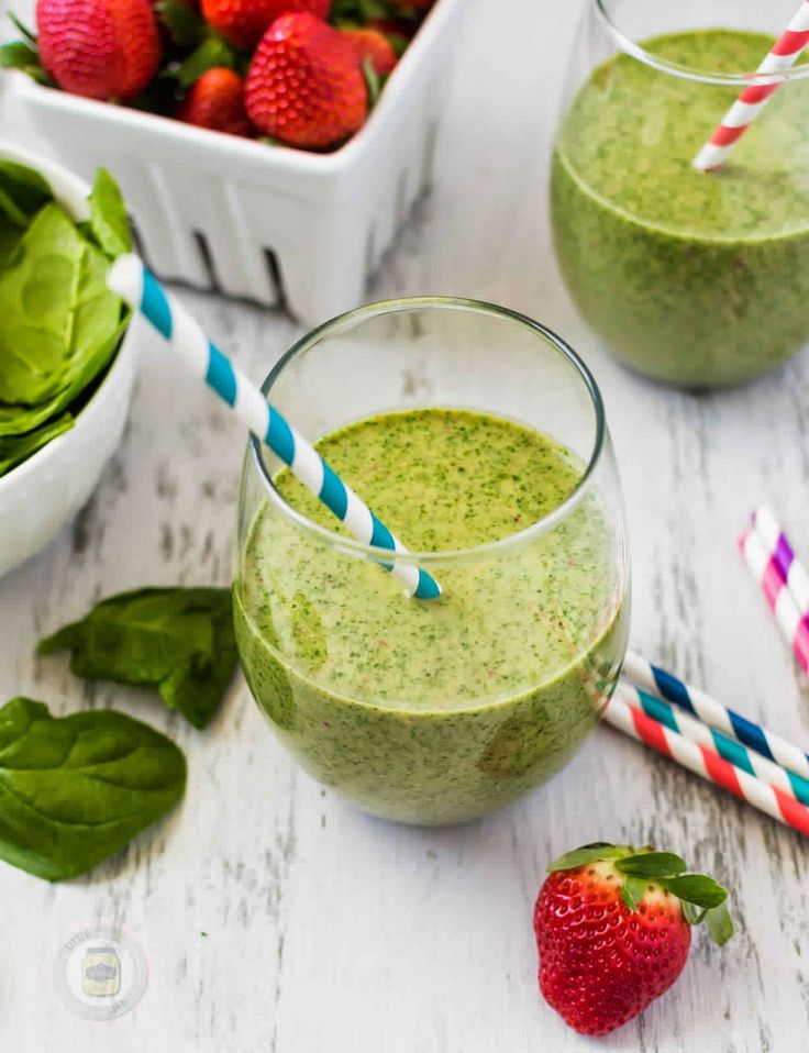 Strawberry, Kale and Spinach Detox Smoothie recipe