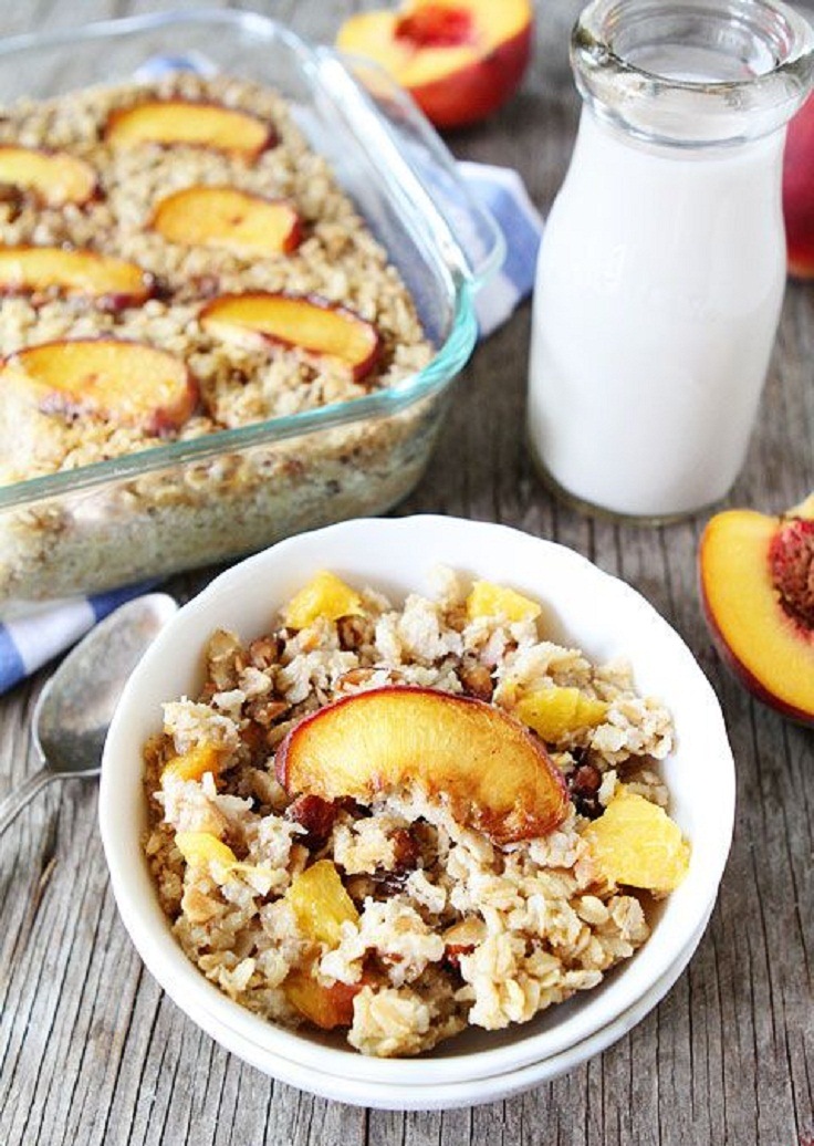 Top 10 Healthy Oatmeal Breakfast Recipes - Baked Peach Almond Oatmeal